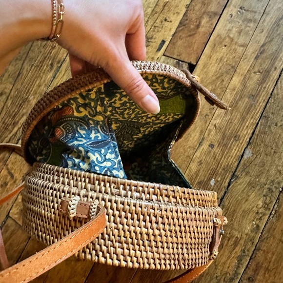 AMERII BROWN ROUND RATTAN BAG - Picture 9 of 14